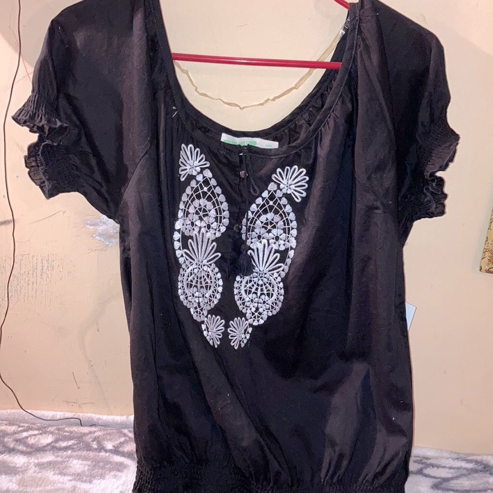 Dream Out Loud, black tee&embroidered white design